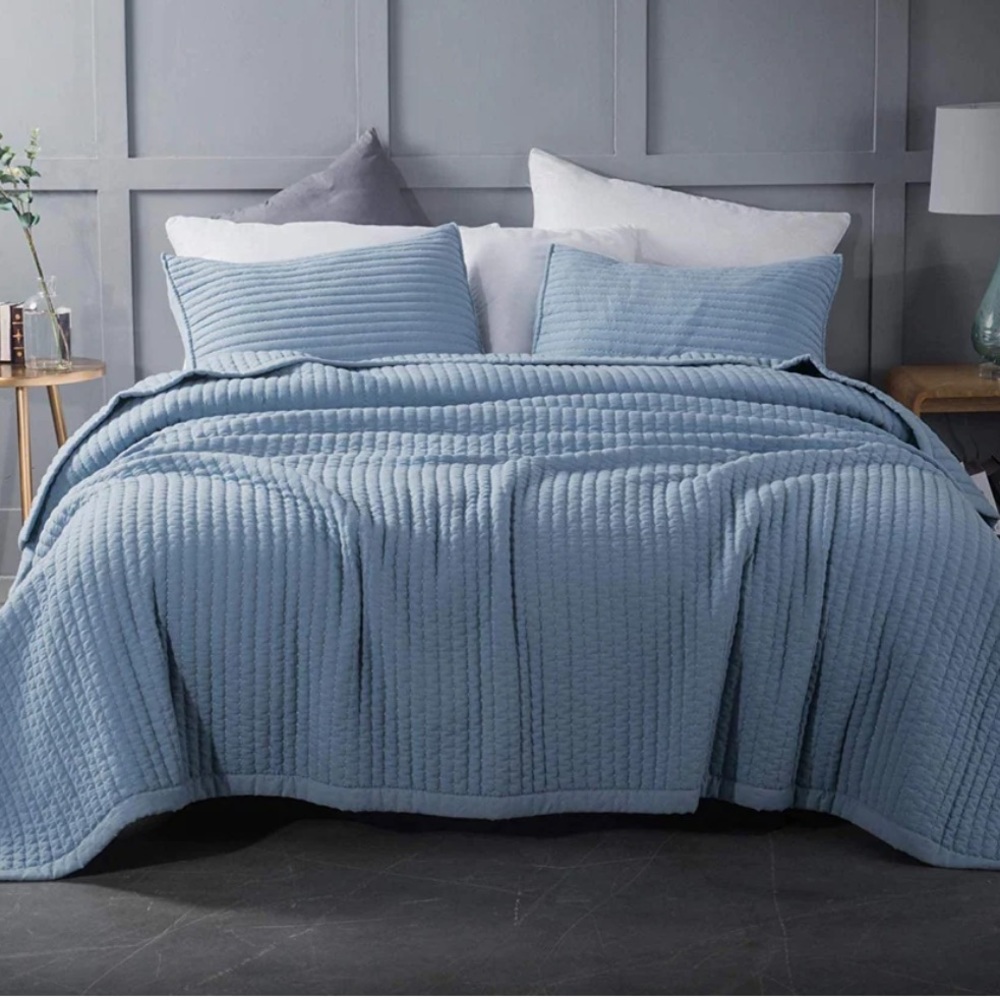 Kasentex Light Blue Oversized Queen Quilt All season bedding cooling technology